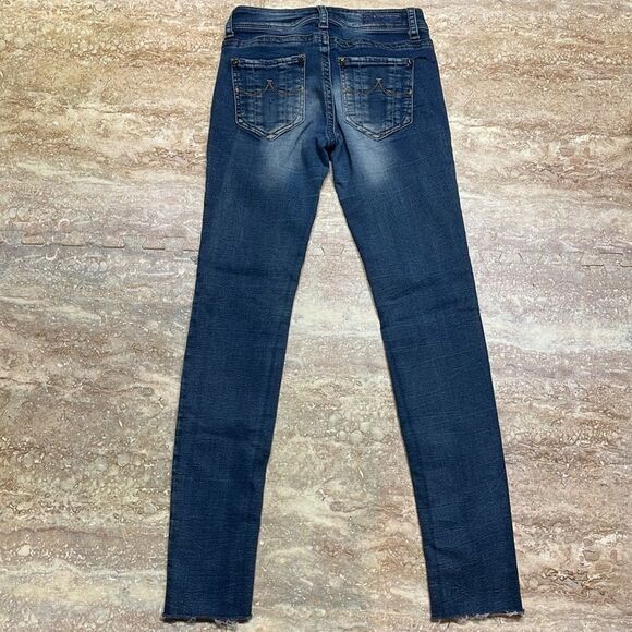 Grace Women’s skinny distressed jeans. Size 24 - Picture 5 of 15